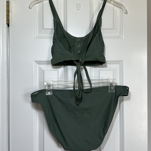 Green ribbed bikini - Picture 3 of 5